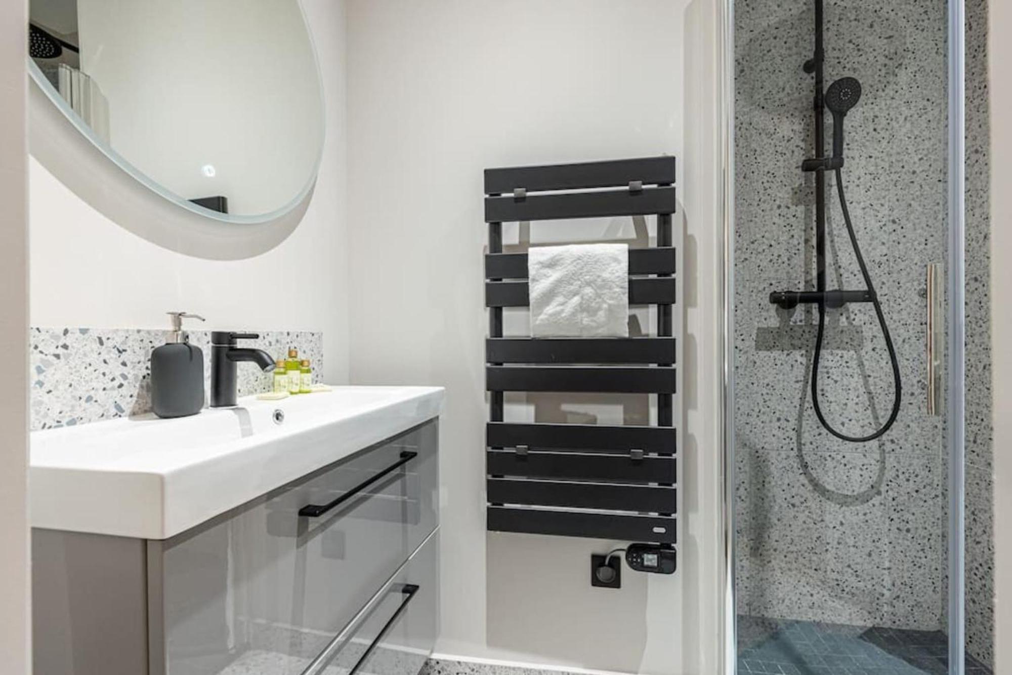 La Croix - Old Town Modern Apartment - 2 Bedrooms นีซ ภายนอก รูปภาพ